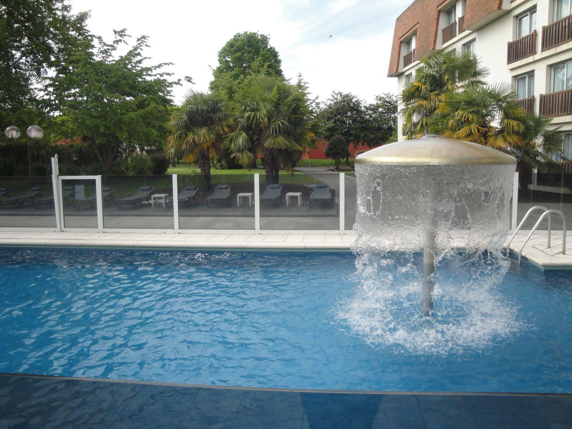 Amiraute Hotel Golf Deauville Touques Exteriér fotografie